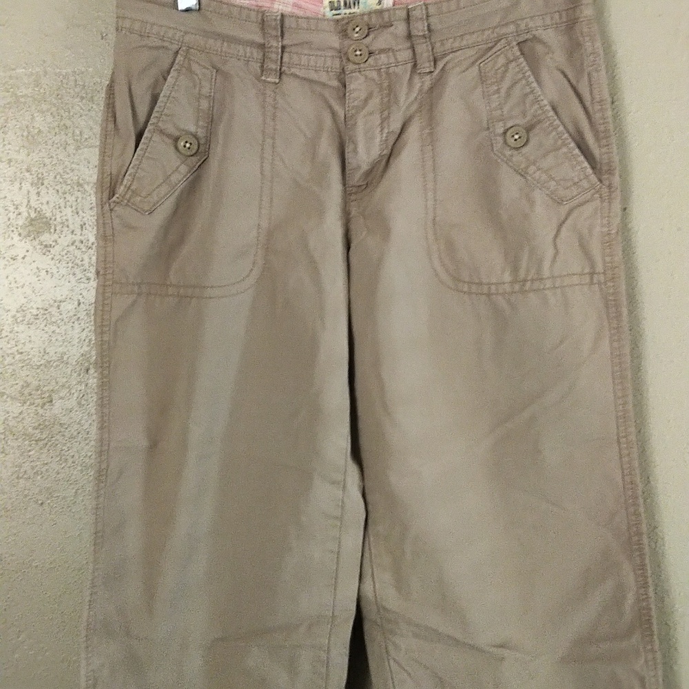Woman's khaki capris